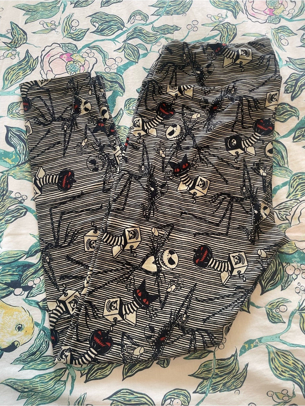 Lularoe Tall and Curvy Jack Skellington leggings